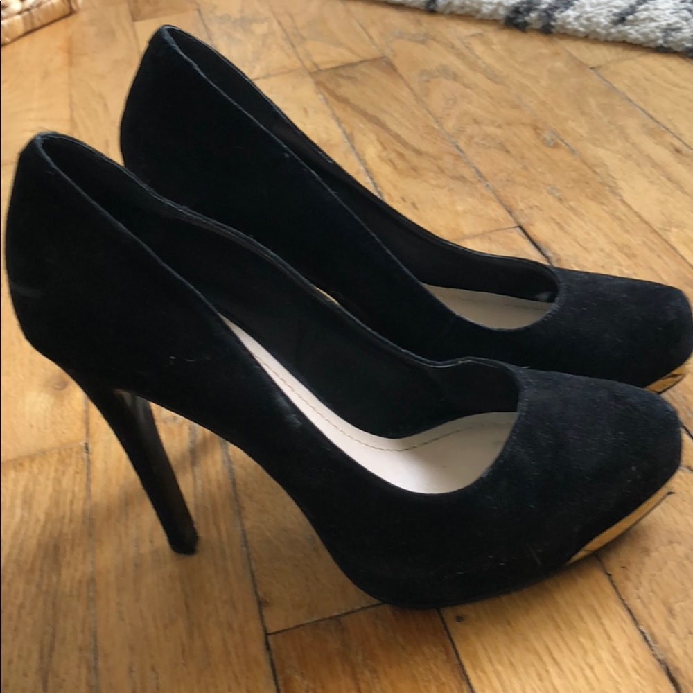 BCBGeneration Pumps with Gold Detail